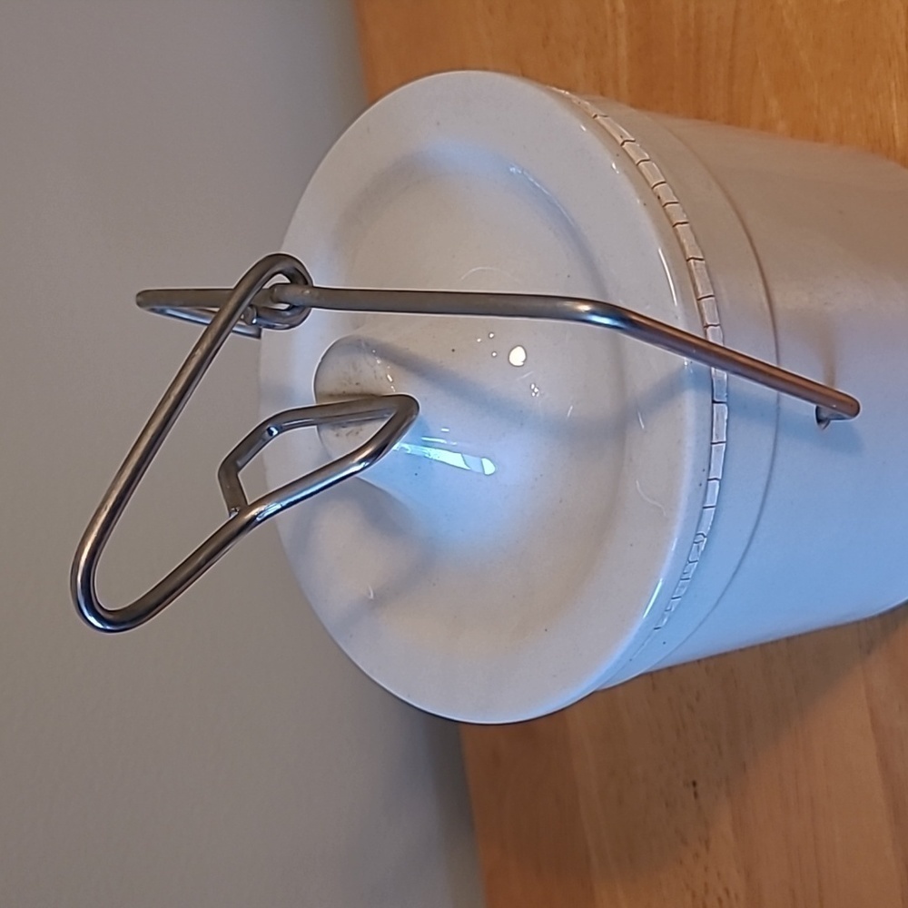 VINTAGE Cylindrical Stoneware Cheese Crock with Lid and Metal Wire Bail Closure - Picture 7 of 17